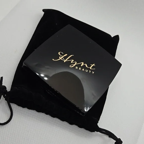 Hynt Beauty - Rich Chestnut Fine Pressed Powder - Picture 4 of 5
